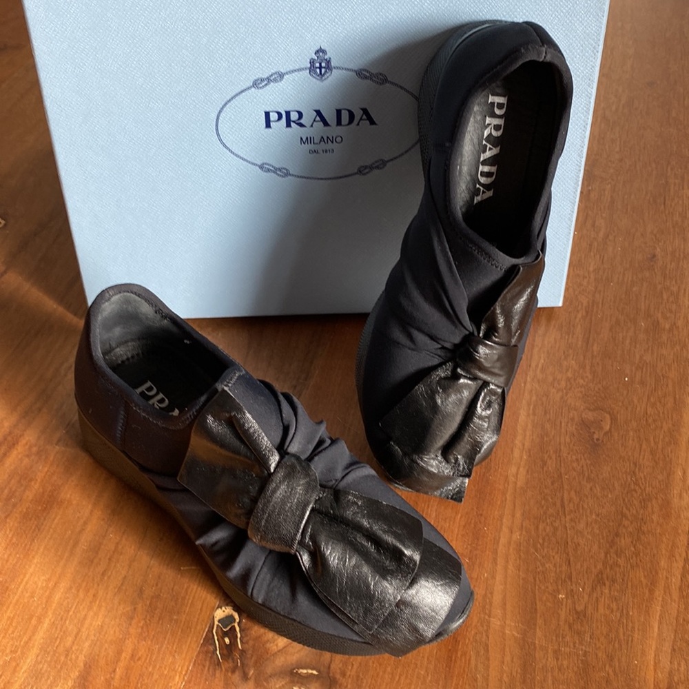 Prada Walking Shoes with a leather Bow - Picture 3 of 11